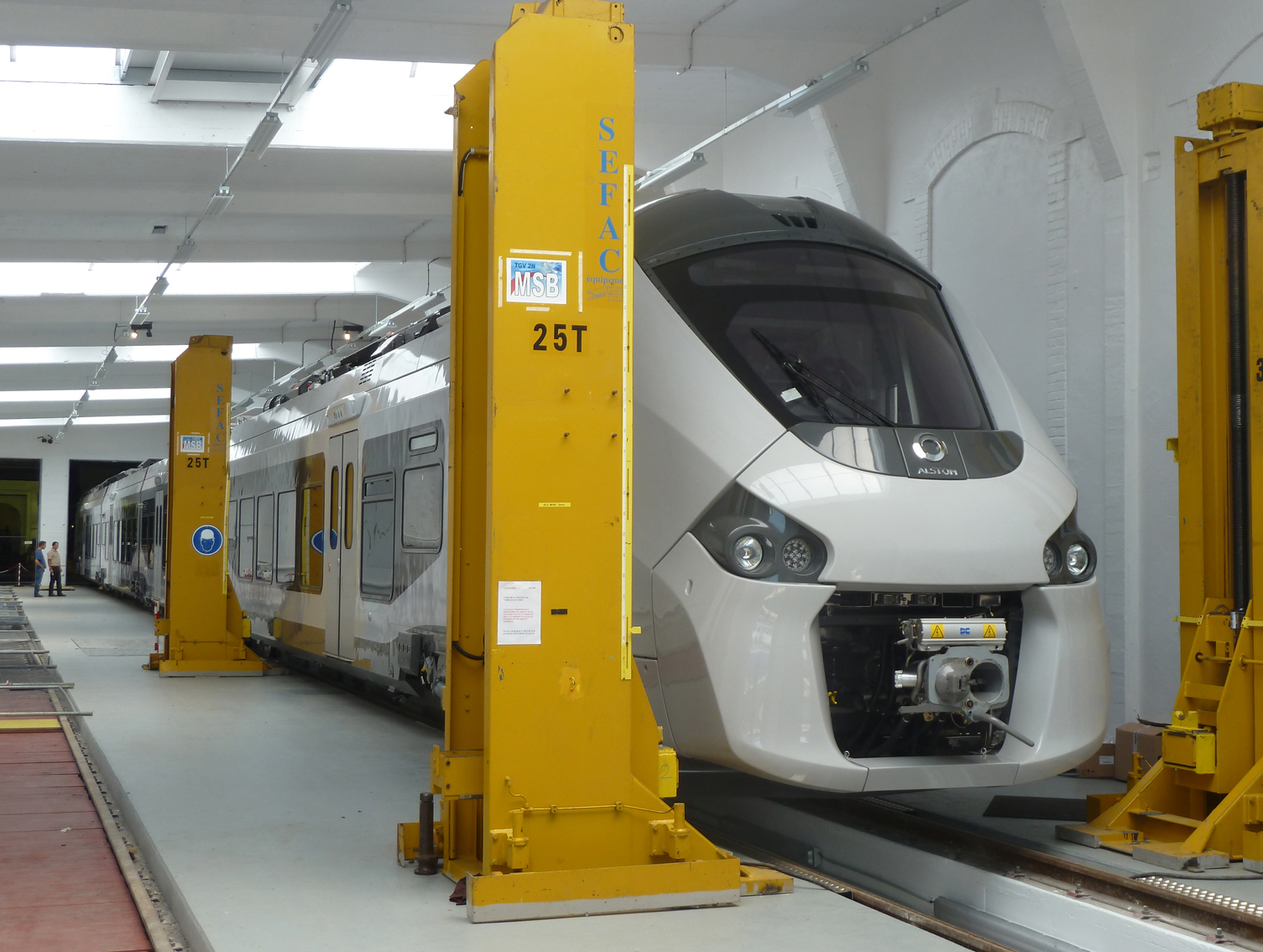 Mobiele hefkolommen voor metro’s en trams