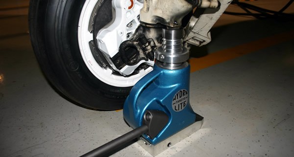 Lichtgewicht hydraulische vijzel voor NH-90 en F-16 toestellen